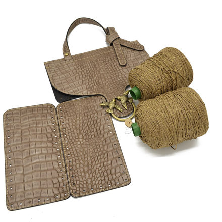 Picture of Kit Birdy Cover with Side Panels, Beige Crocodile with 600gr Silky Prada Cord Yarn, Iridescent Beige Cigar