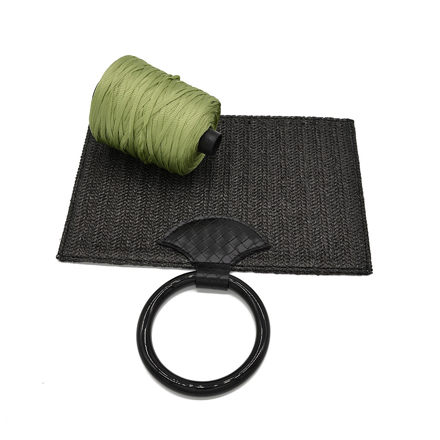 Picture of Kit Straw Fold Lady, Black with Resin Handle and 250gr Pandorino Viscose Cord Yarn, Olive
