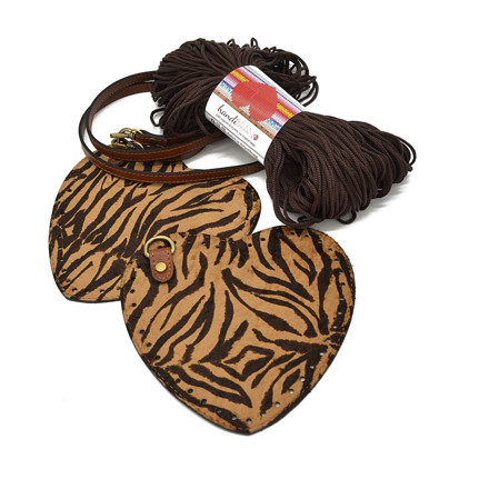 Εικόνα της Kιτ Καρδιά Τσαντάκι με Λουράκι Χιαστί, Pony Skin Ζεβρα Μπεζ Σκούρο με Νήμα 200γρ Heart, Καφέ