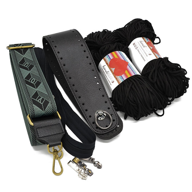 Picture of Kit Baby Prada Black with Strap-23 and Heart Yarn 400gr Black