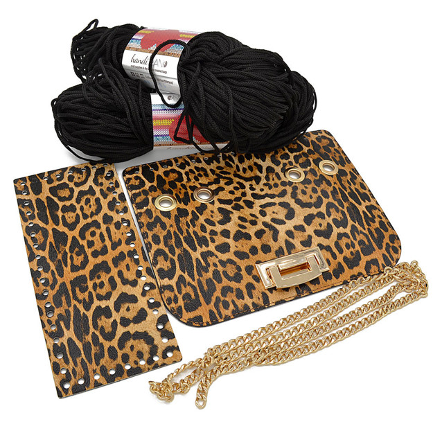 Picture of Kit Glamour Cover 25cm Baby Tiger with Metal Accessories and 400gr Heart Yarn Black
