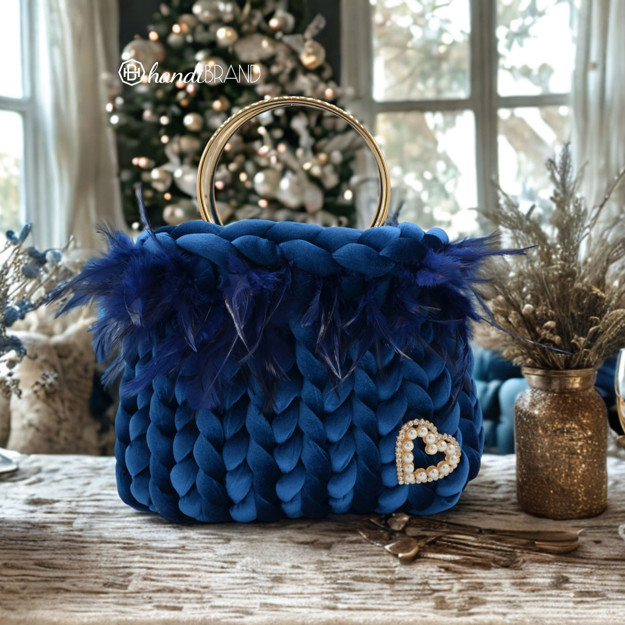 Picture of KIT Velvet Marshmallow Bag with Feathers