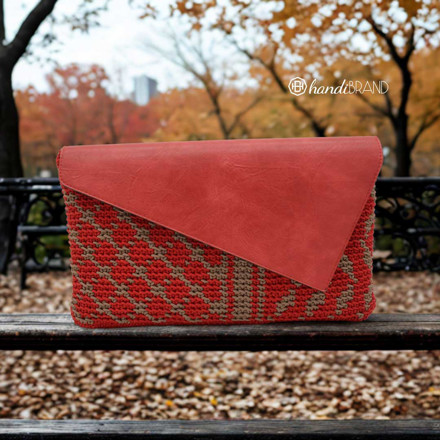 Picture of Tapestry SCARLET Kit – Envelop  with Capri & Capri Metallic Yarn